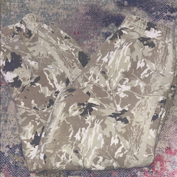 Girls Camouflage Jogger Pants - Picture 3 of 4